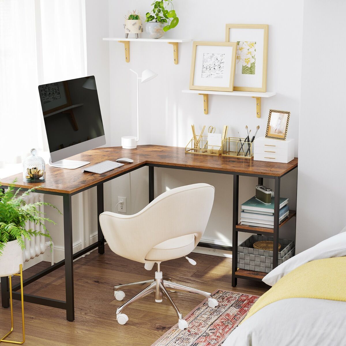 Hjørneskrivebord i rustikt design m. hylder - Skrivebord -