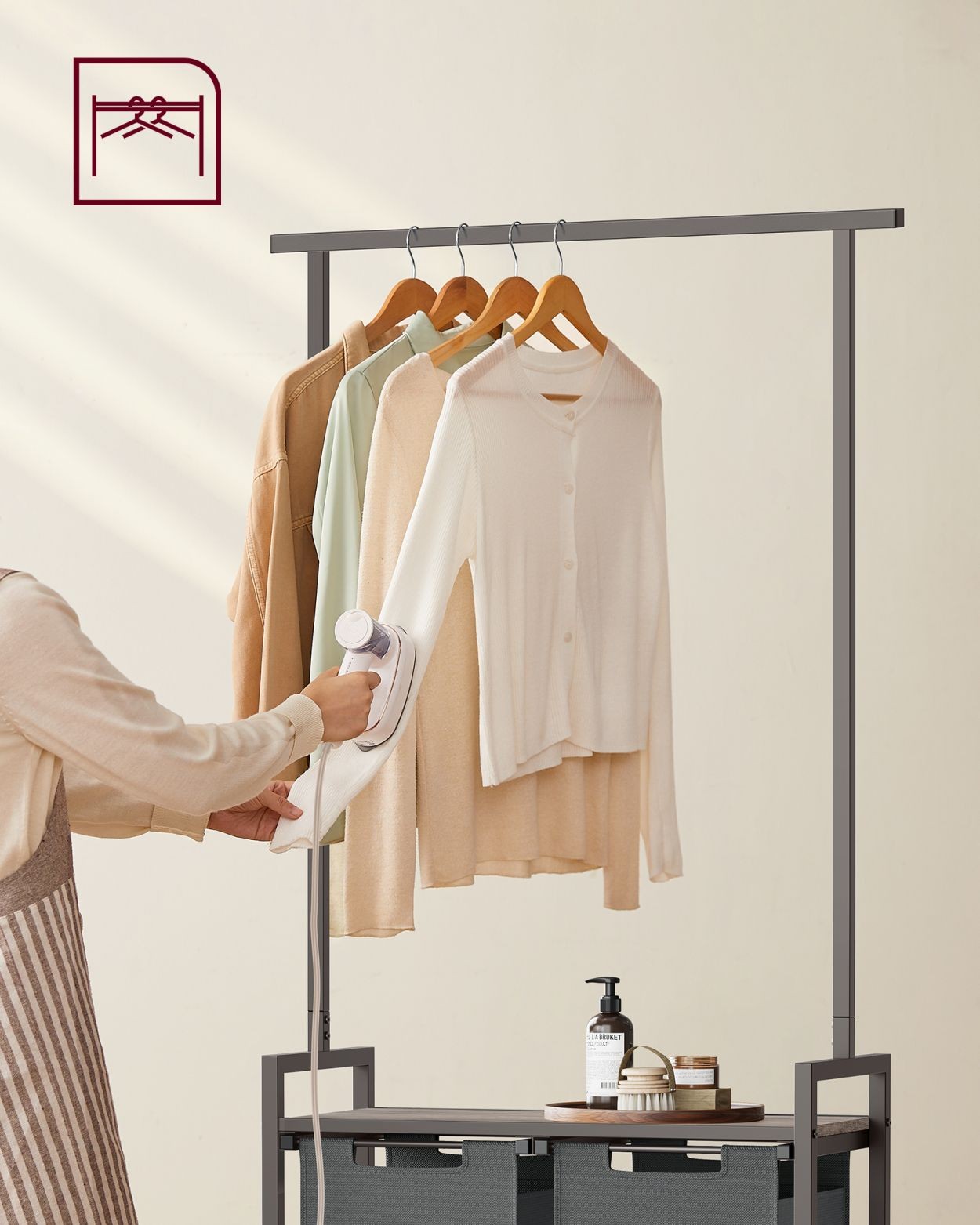 Vasketøjskurv med to rum og bøjlestang - Laundry baskets -